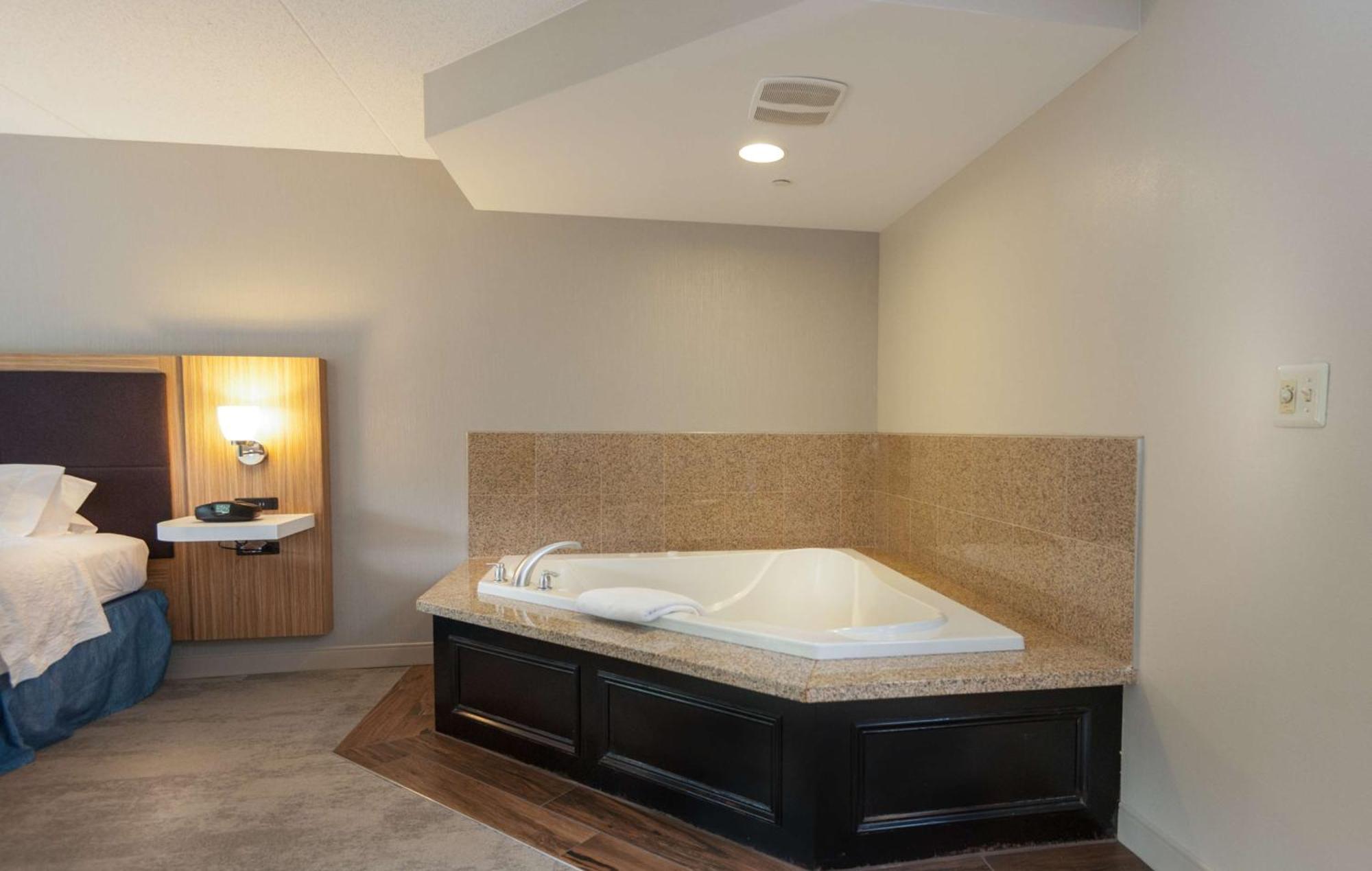 Hampton Inn Doylestown Warrington Exteriör bild